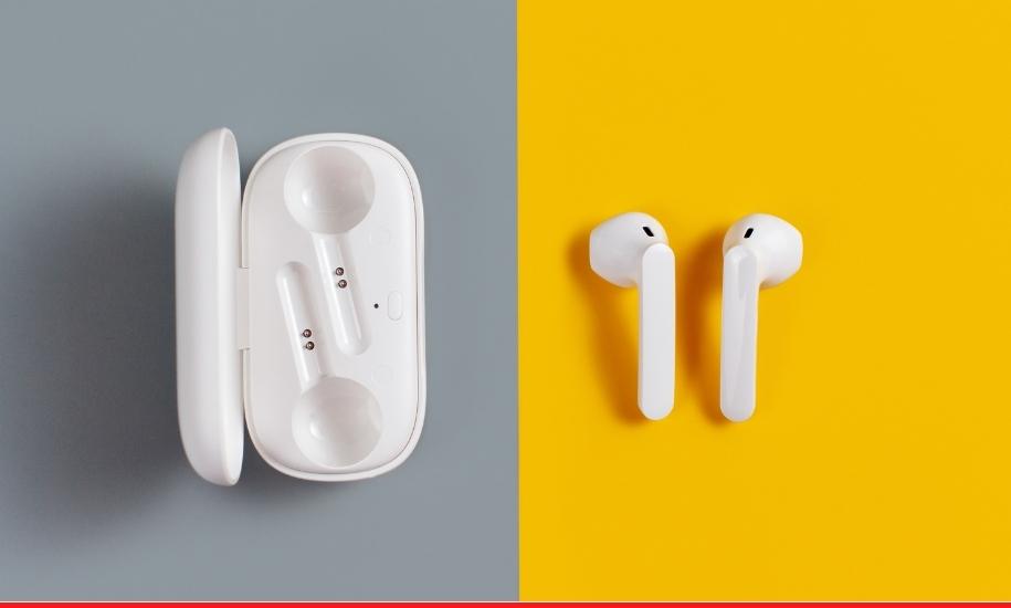 Why Do My AirPods Keep Cutting Out? [Fixed]